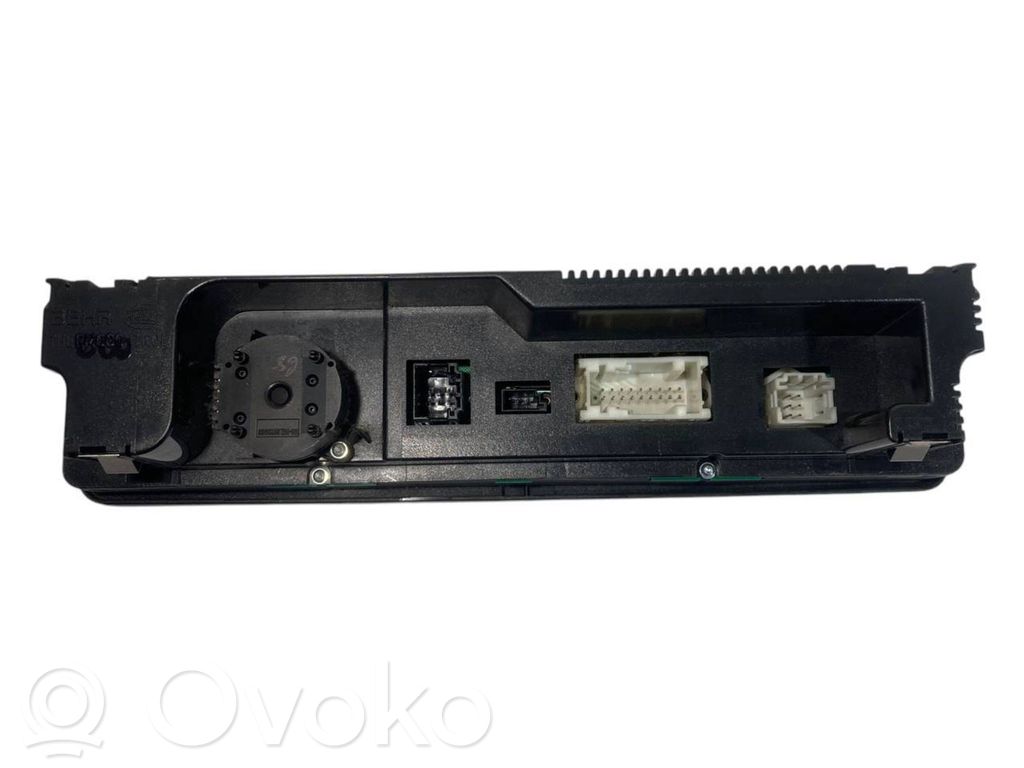 Gaisa kondicioniera / klimata kontroles / salona apsildes vadības bloks (salonā)