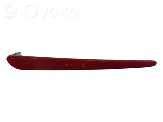 Aizmugurē atstarotājs