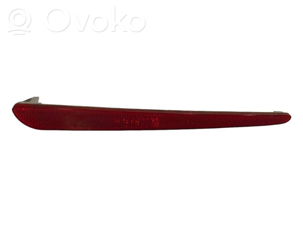 Aizmugurē atstarotājs