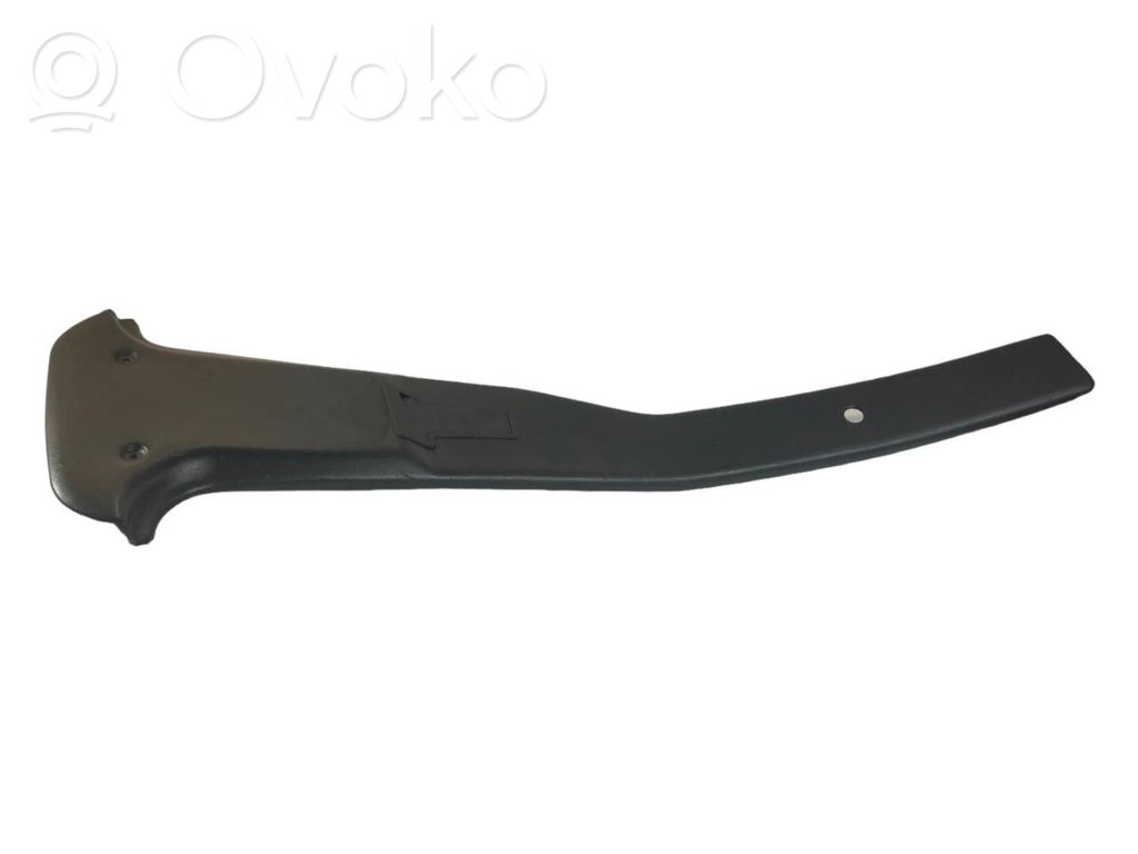 (B) statņa dekoratīvā apdare (apakšdaļa)