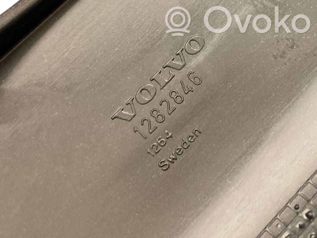 Instrumentu paneļa dekoratīvā apdare