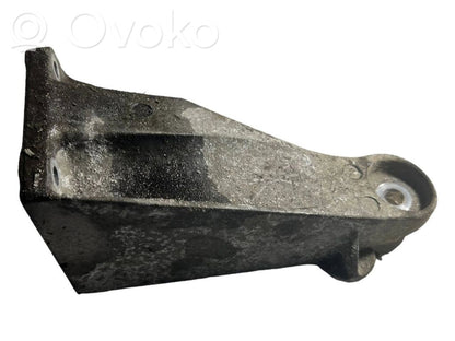 Engine mounting bracket