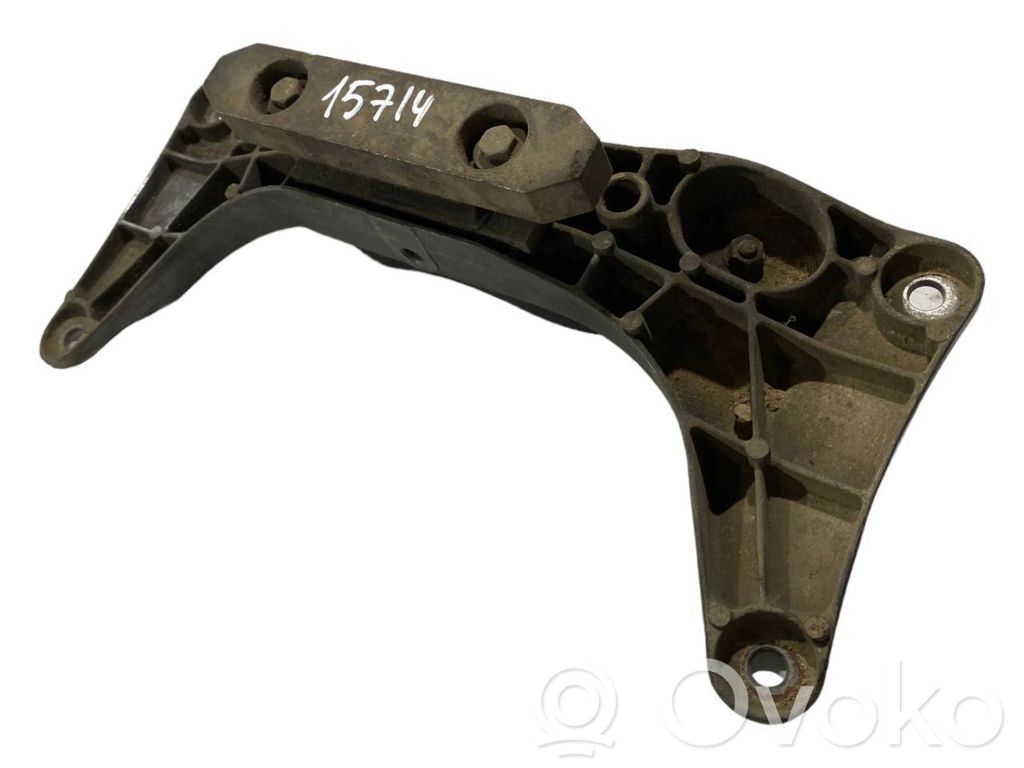 Transmission mounting bracket