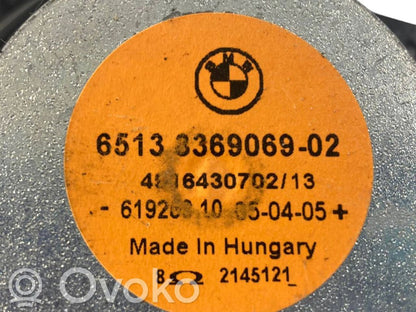 Skaļrunis (-i) aizmugurējā palodzē