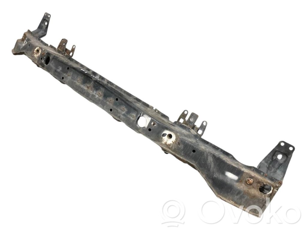 Priekšpusē bampera sija / balka