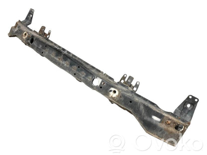 Priekšpusē bampera sija / balka