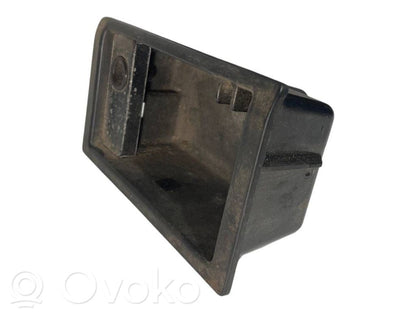 Pelnutrauks (aizmugurē)