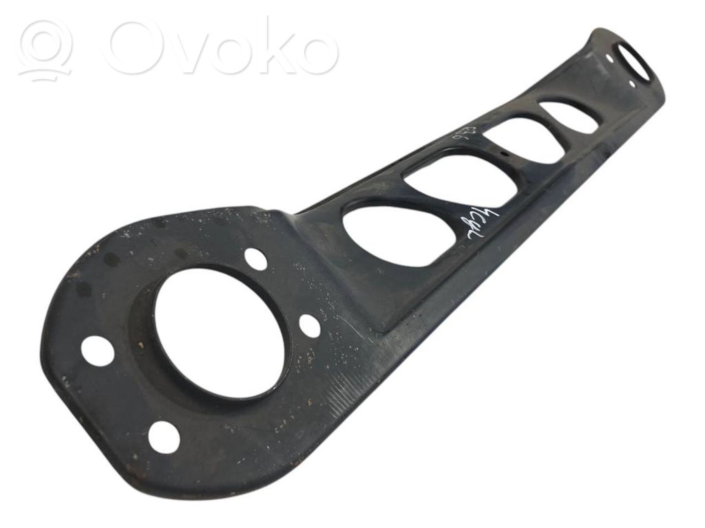 Priekšpusē bampera sastiprinājums