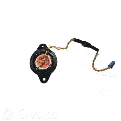 Speaker(s) in the rear door