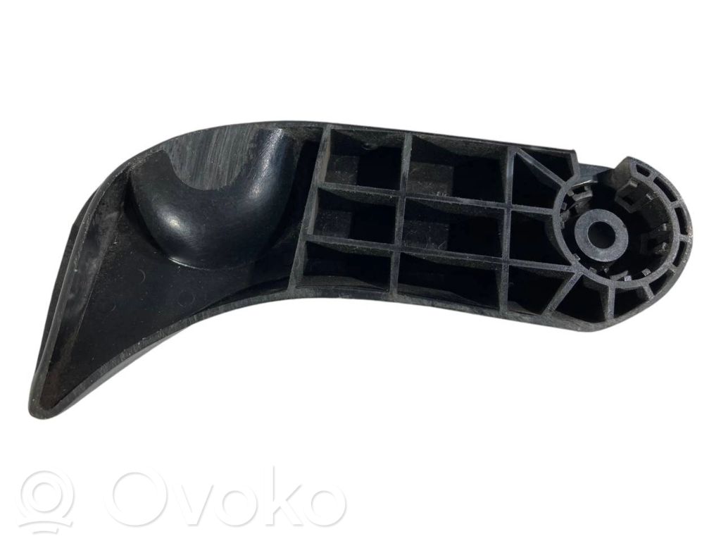 Dzinēja pārsega attaisīšanas rokturītis