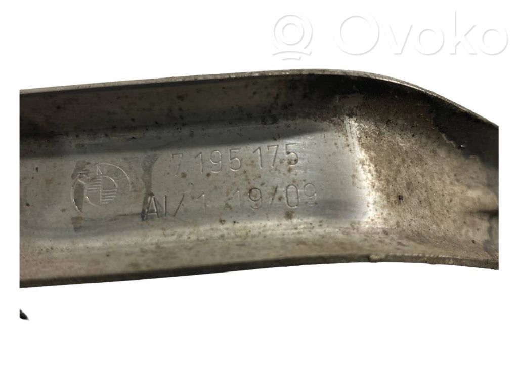 Fuel tank holder(s)