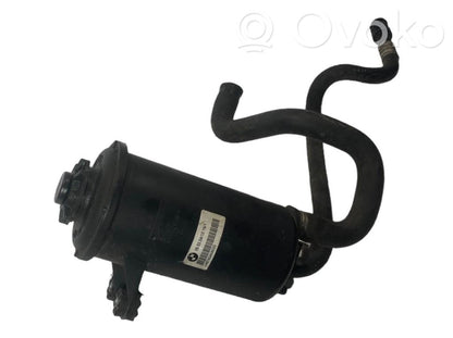 Stūres pastiprinātāja šķidruma tvertne