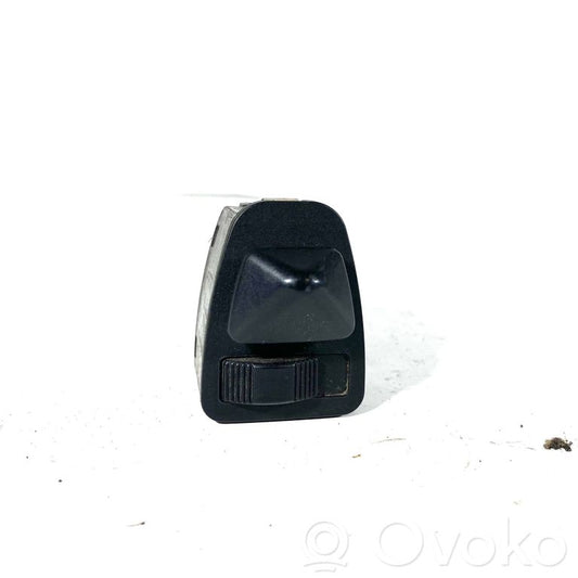 Sānu spoguļu slēdzis