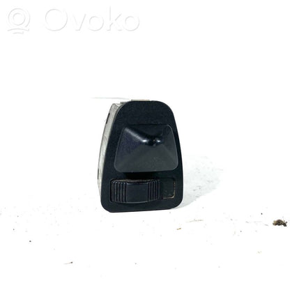 Sānu spoguļu slēdzis