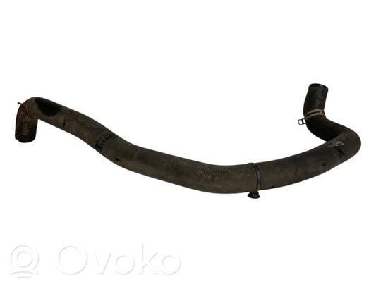 Caurulīte (-es) / šļūtene (-es)