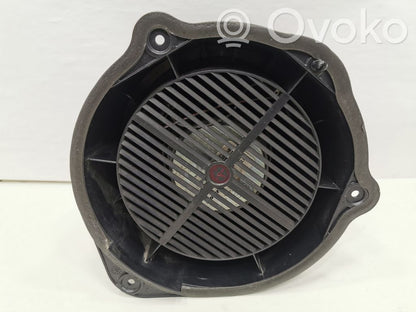 Динамик(и) в задней двери