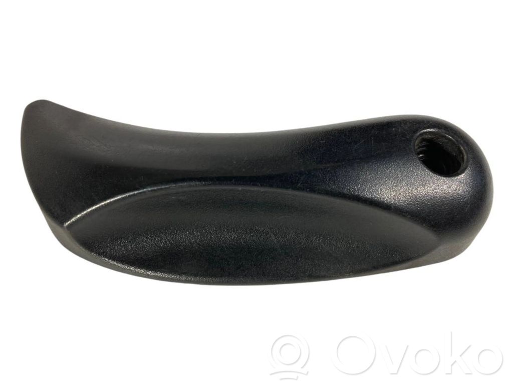 Ручка открывания капота двигателя