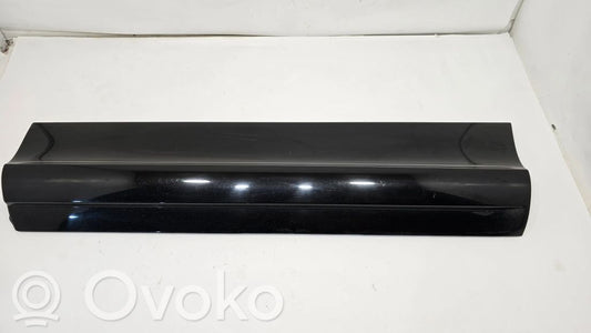 Aizmugurē durvju dekoratīvā apdare (moldings)