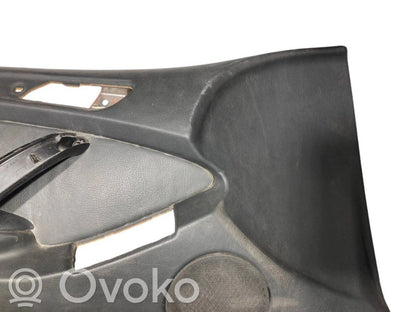 Priekšējo durvju apdare