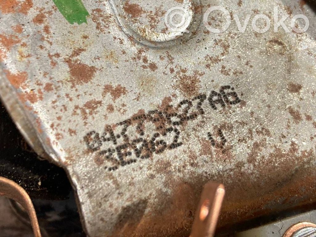 Rokas bremzes mehānisms (salonā)
