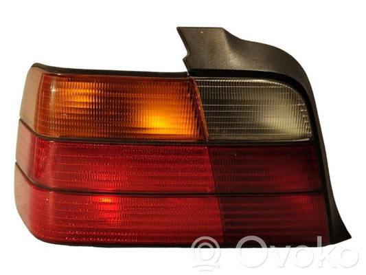 Задний фонарь в кузове