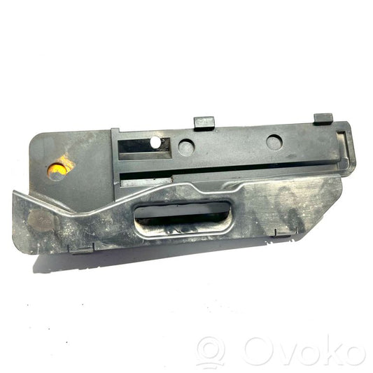 Cita veida dzinēja nodalījuma detaļa