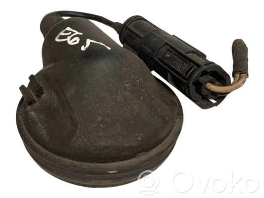 Priekšpusē piekares augstuma sensors