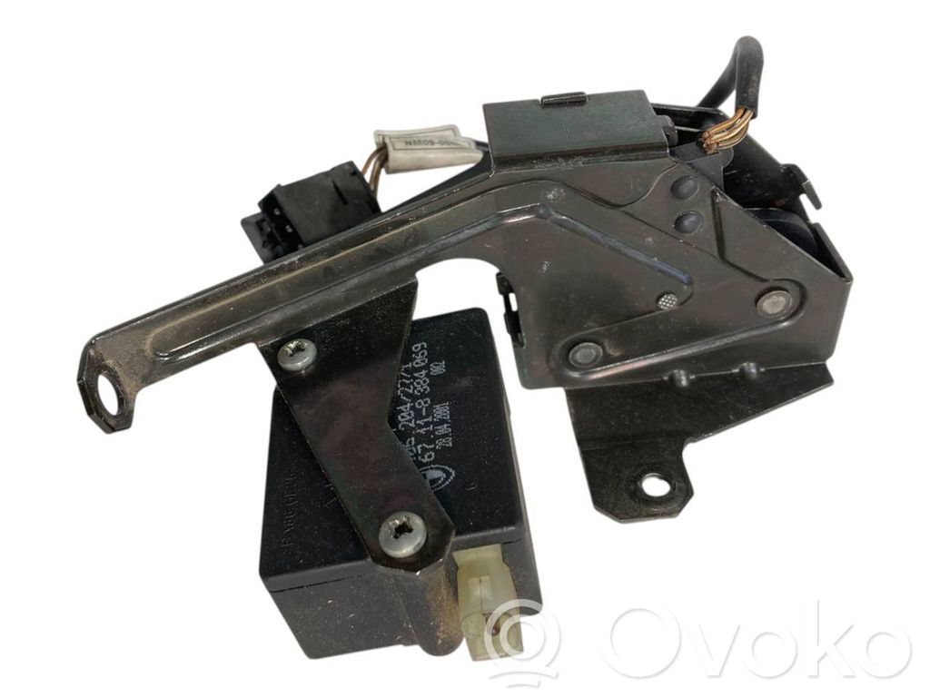 Aizmugurējā pārsega slēdzene