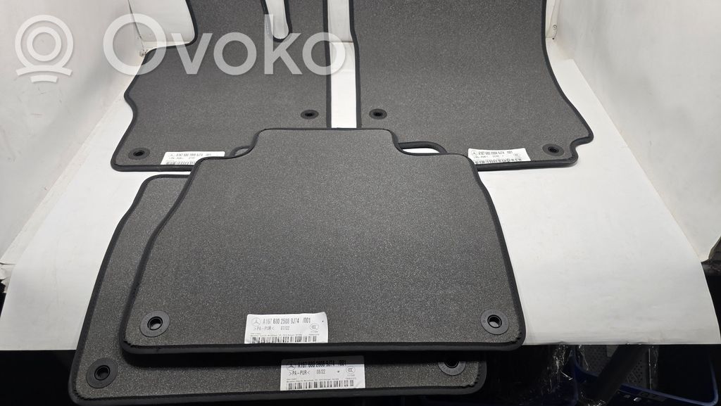 Automašīnu paklāju komplekts