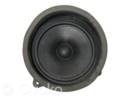 Skaļrunis (-i) pakaļējās durvīs