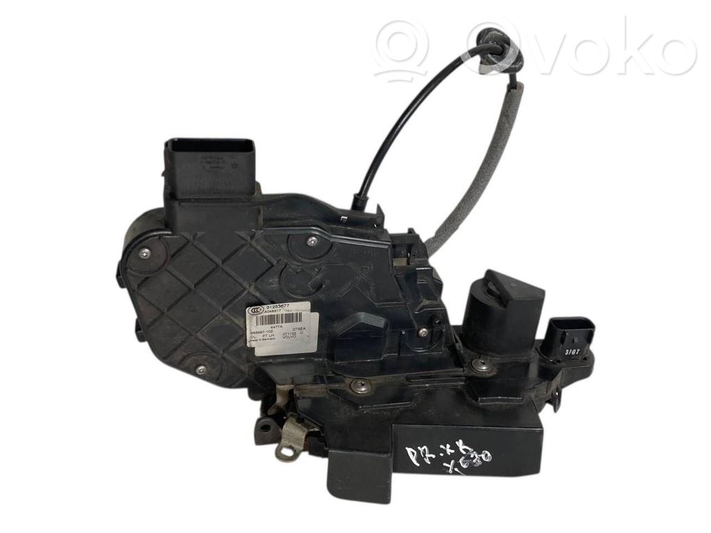 Priekšpusē slēdzene