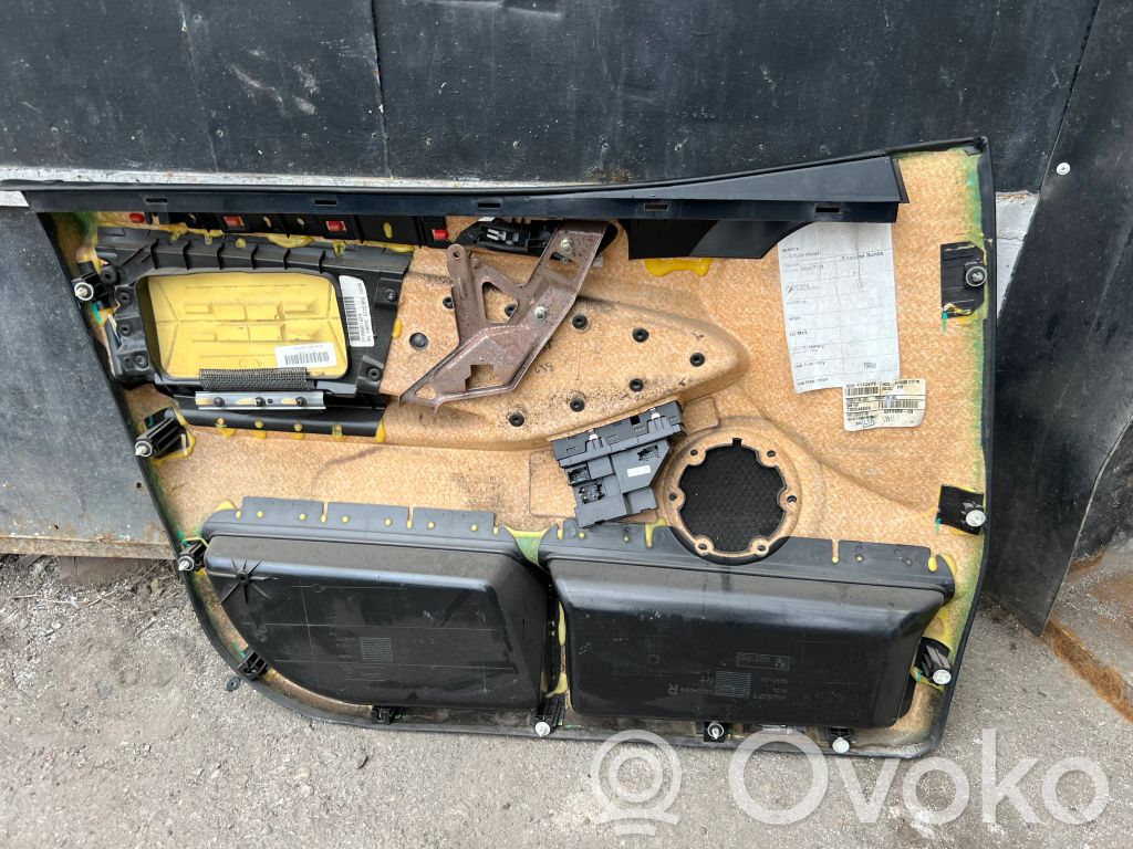 Priekšējo durvju apdare