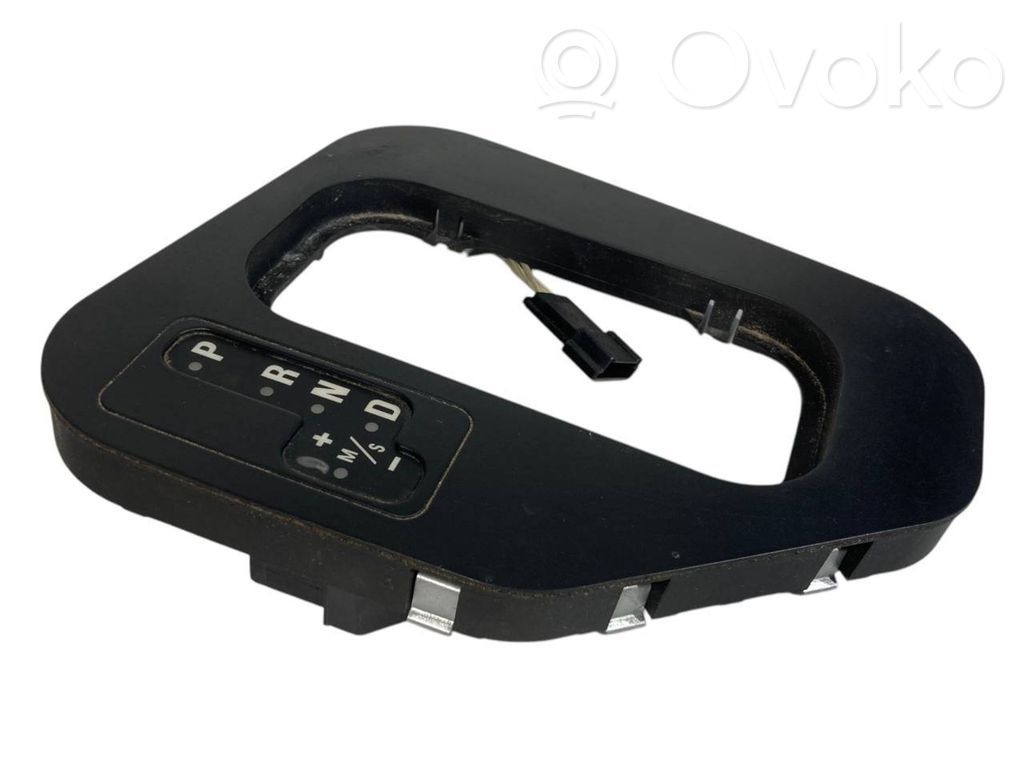 Ātrumu pārslēgšanas sviras dekoratīvā apdare (plastmasas)