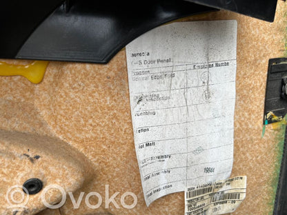 Priekšējo durvju apdare