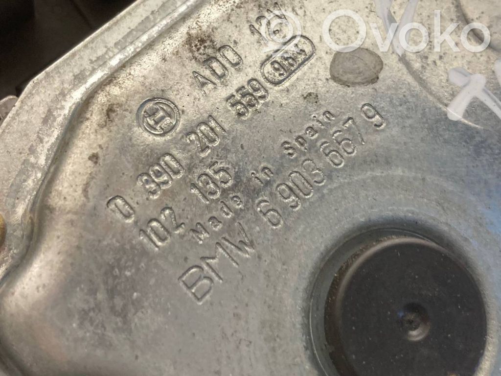 Aizmugurējā loga tīrītāja motoriņš