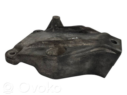 Engine mounting bracket