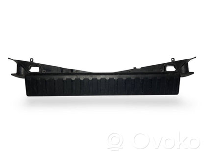 Нижняя панель отделки багажника