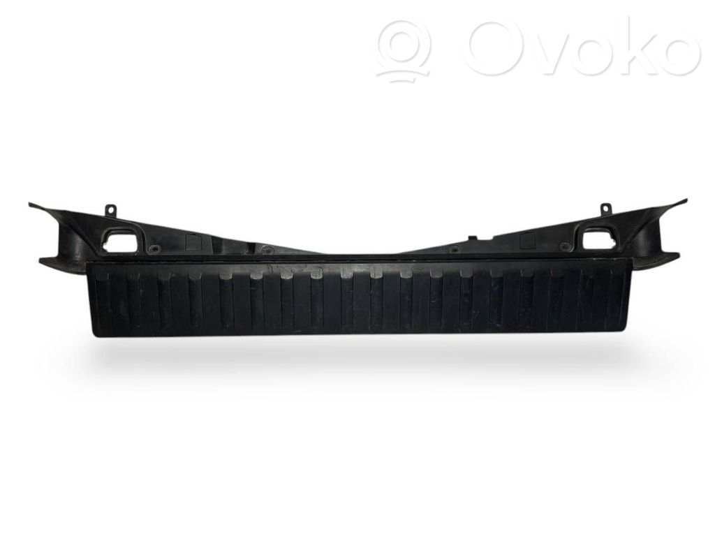 Нижняя панель отделки багажника