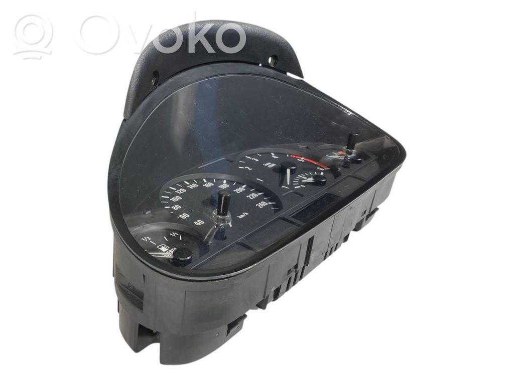 Speedometer (in the instrument panel)