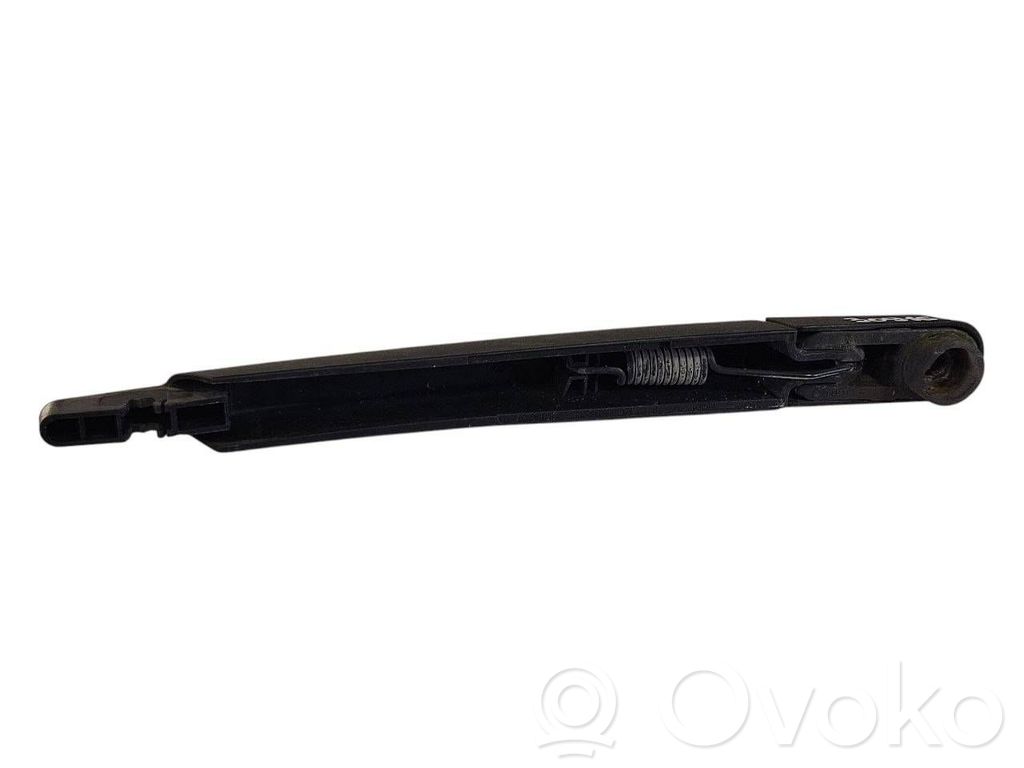 Aizmugurējā loga tīrītāja kājiņa