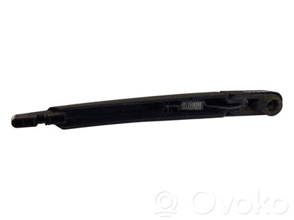 Aizmugurējā loga tīrītāja kājiņa