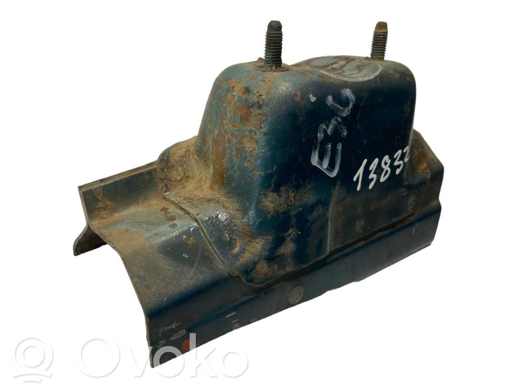 Stabilizer mount (front)