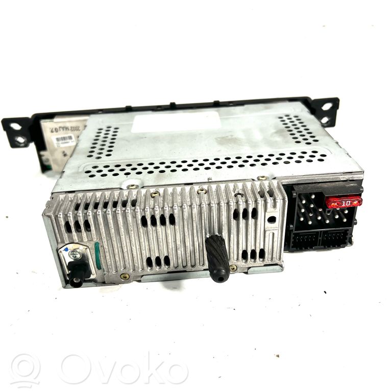 Radio / CD/DVD atskaņotājs / navigācija