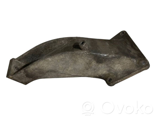 Engine mounting bracket