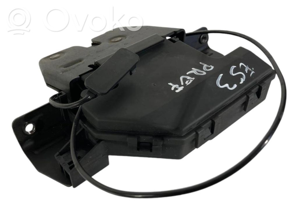 Aizmugurējā pārsega slēdzene