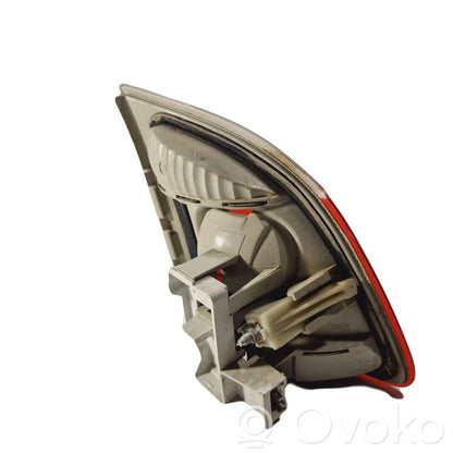 Aizmugurējais lukturis pārsegā