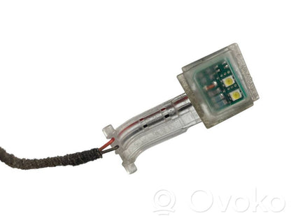 Priekšpusē durvju roktura vāciņš