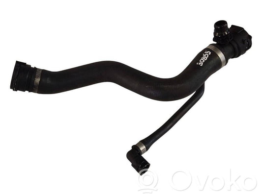 Caurulīte (-es) / šļūtene (-es)