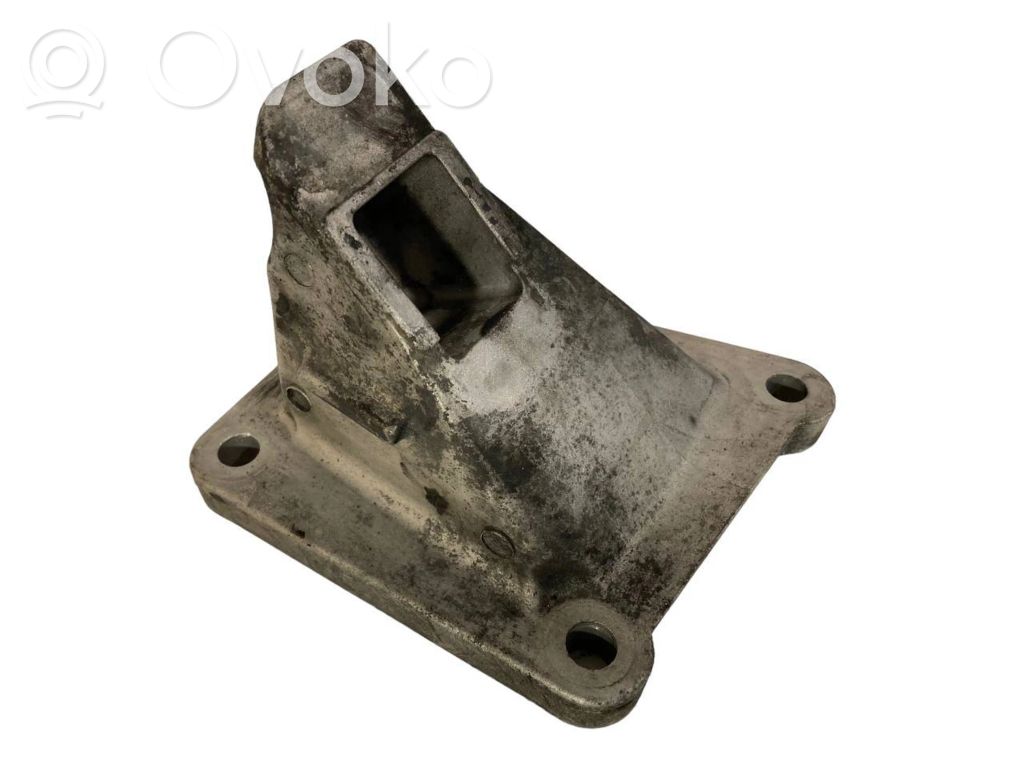 Dzinēja nostiprināšanas stiprinājums-kronšteins