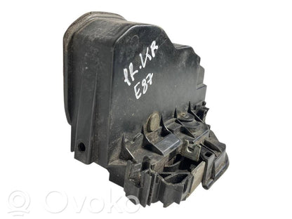 Priekšpusē slēdzene